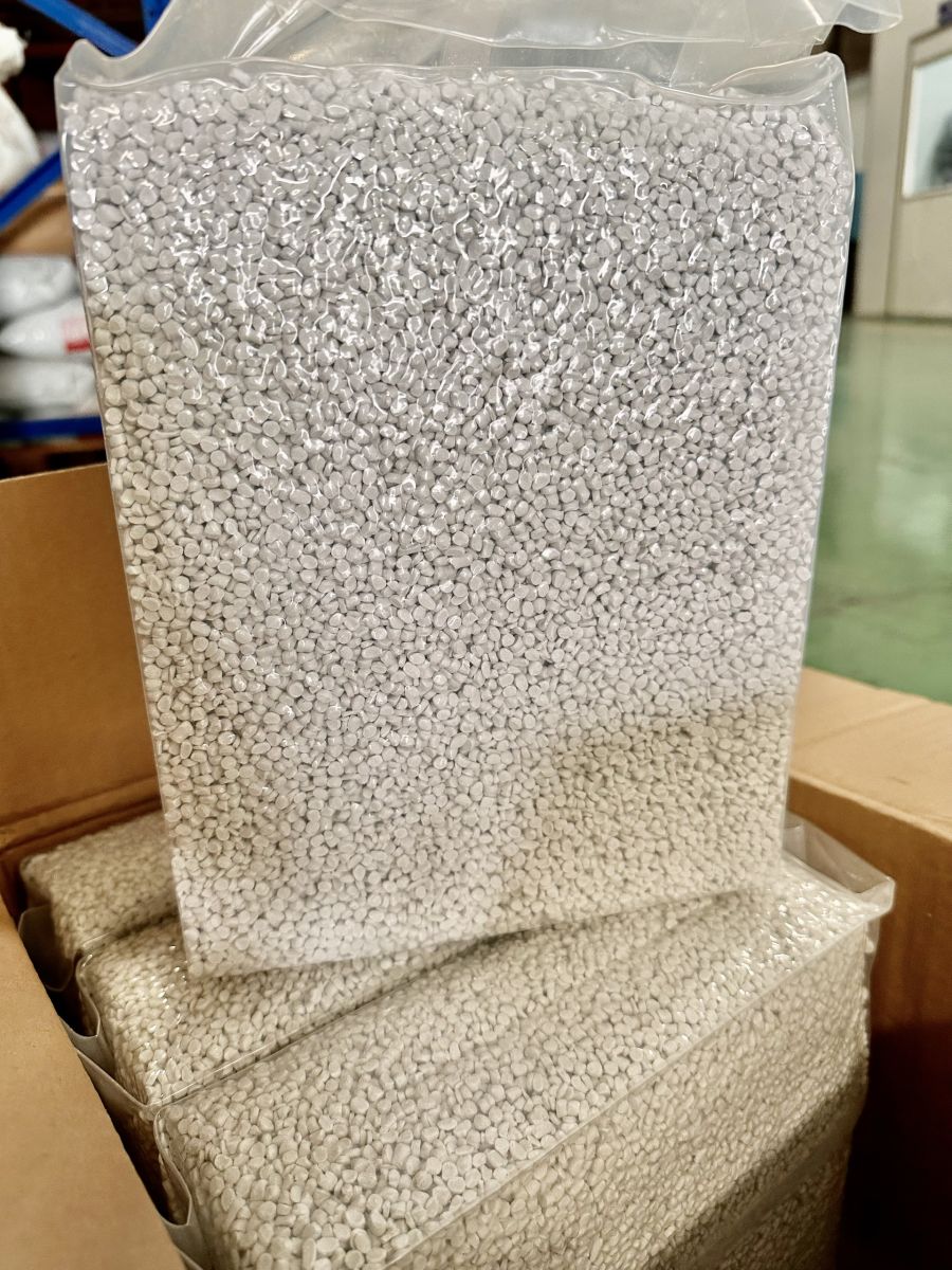    Hạt chống ẩm ( Desiccant Masterbatch )